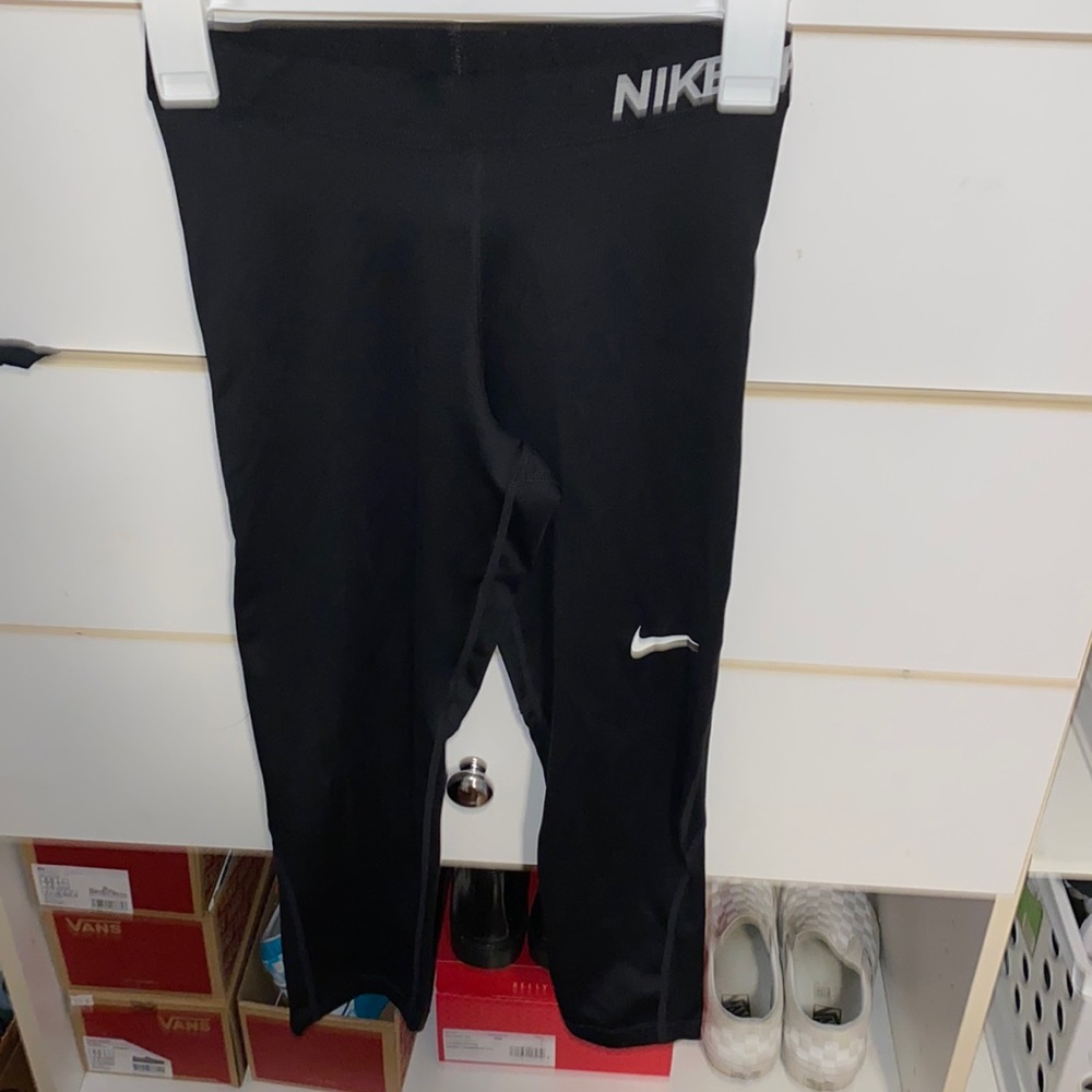 Never worn Nike ankle length leggings